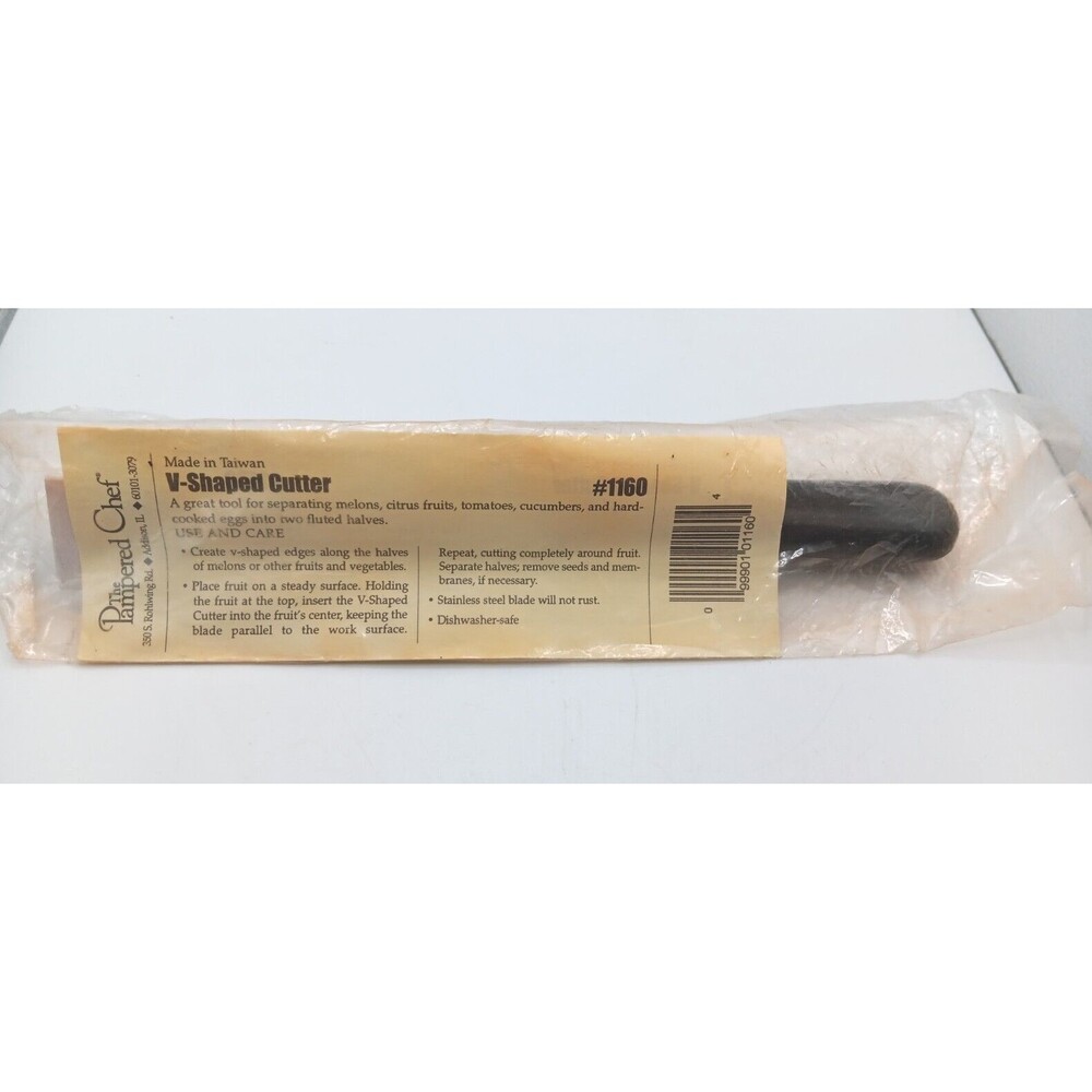 NEW Pampered Chef V-Shaped Cutter #1160 Retired 8" Sealed Fruit
